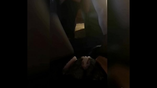 MJM داغ. شوهر در مقابل همسرش دوست دخترش را لعنت می کند. بیدمشک خیس می شود، خیالات کثیف او فقط ذهن را درگیر می کند