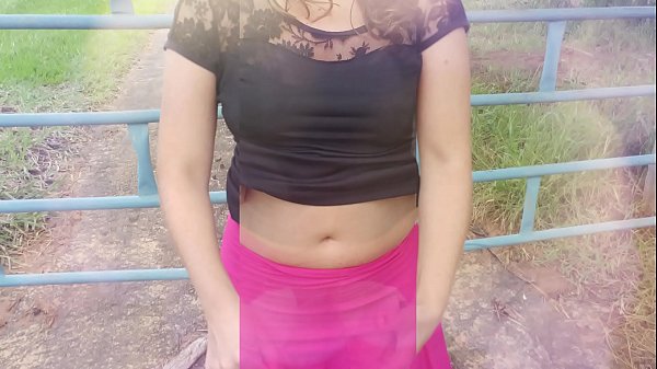 در حال بازی در مزرعه، یک زن خانه واقعی، یک عوضی عوضی و شوهر بداخلاقش در طبیعت