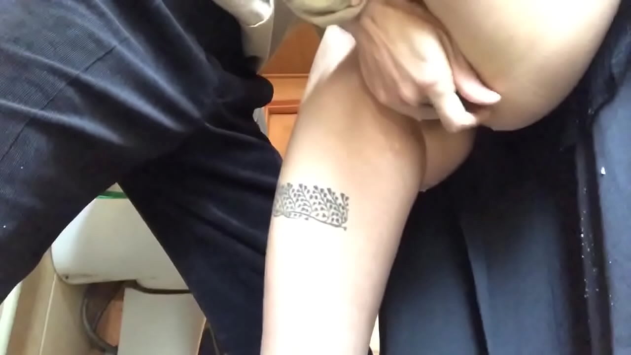 دم در حمام مدرسه، یک ارگاسم کف آلود واقعی - معلم من تمام تلاشش را کرد