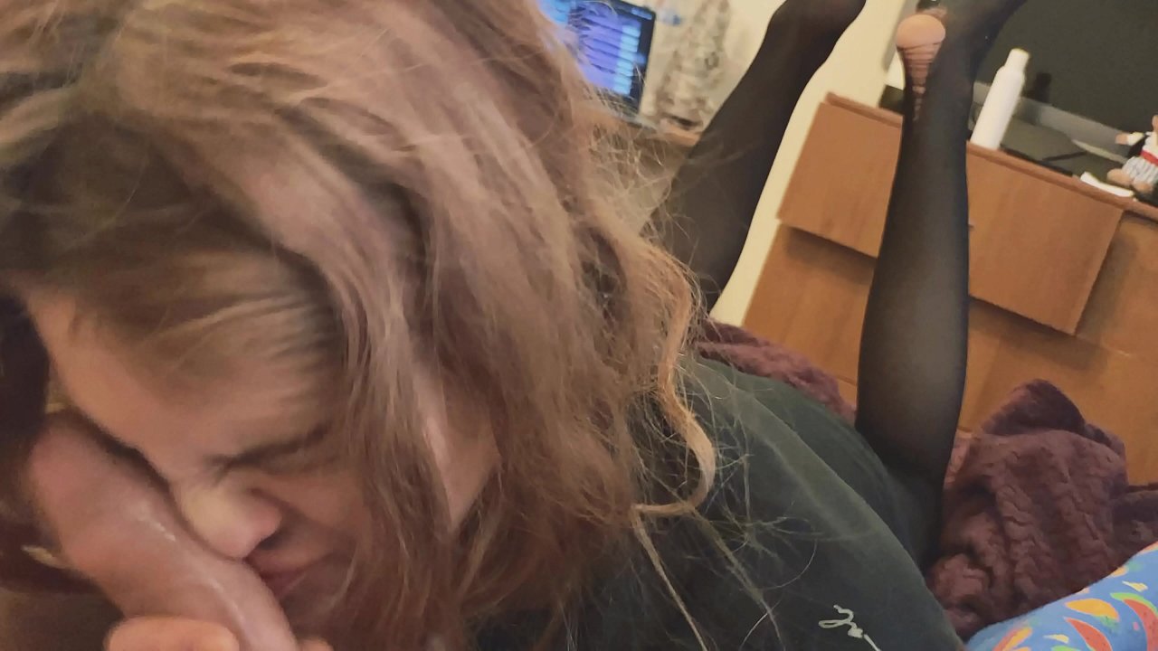 دیک گلو، جوراب شلواری پاره و پاشنه پاره شده خوب است